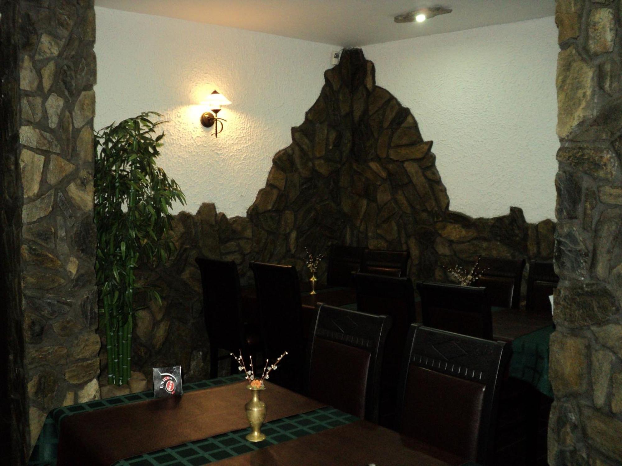 Kovacs Hotel Superior Vasarosnameny Bagian luar foto
