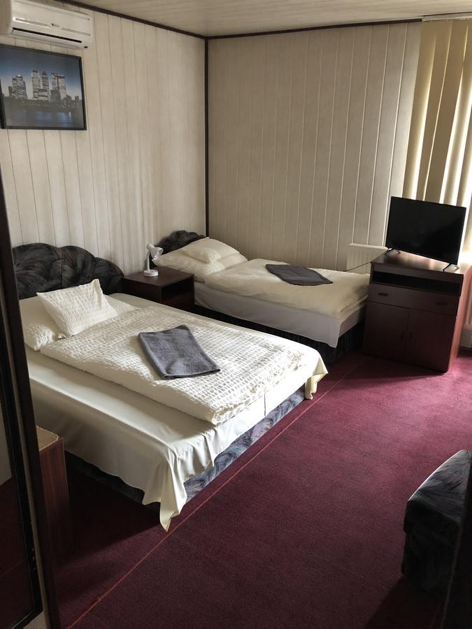 Kovacs Hotel Superior Vasarosnameny Bagian luar foto