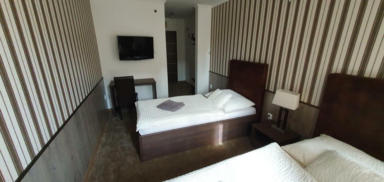 Kovacs Hotel Superior Vasarosnameny Bagian luar foto